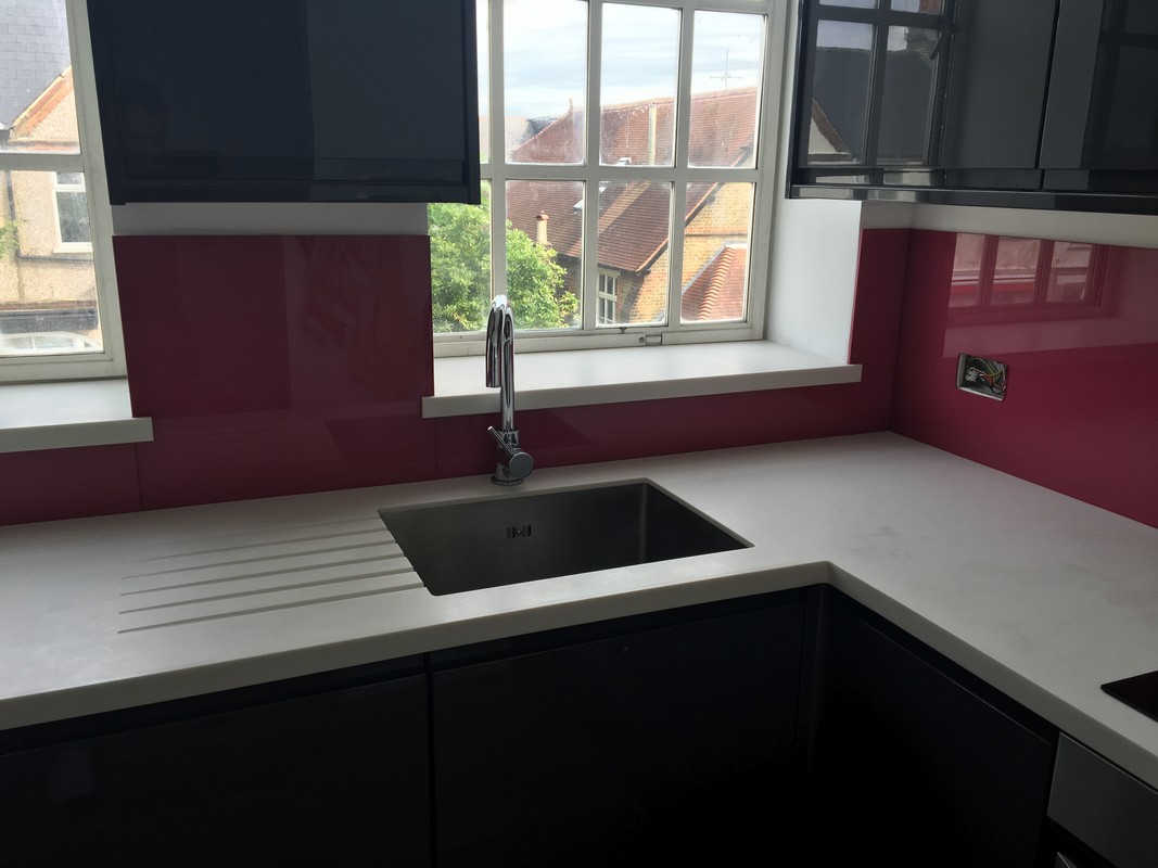 Deep plum coloured glass splashback in modern Amersham kitchen
